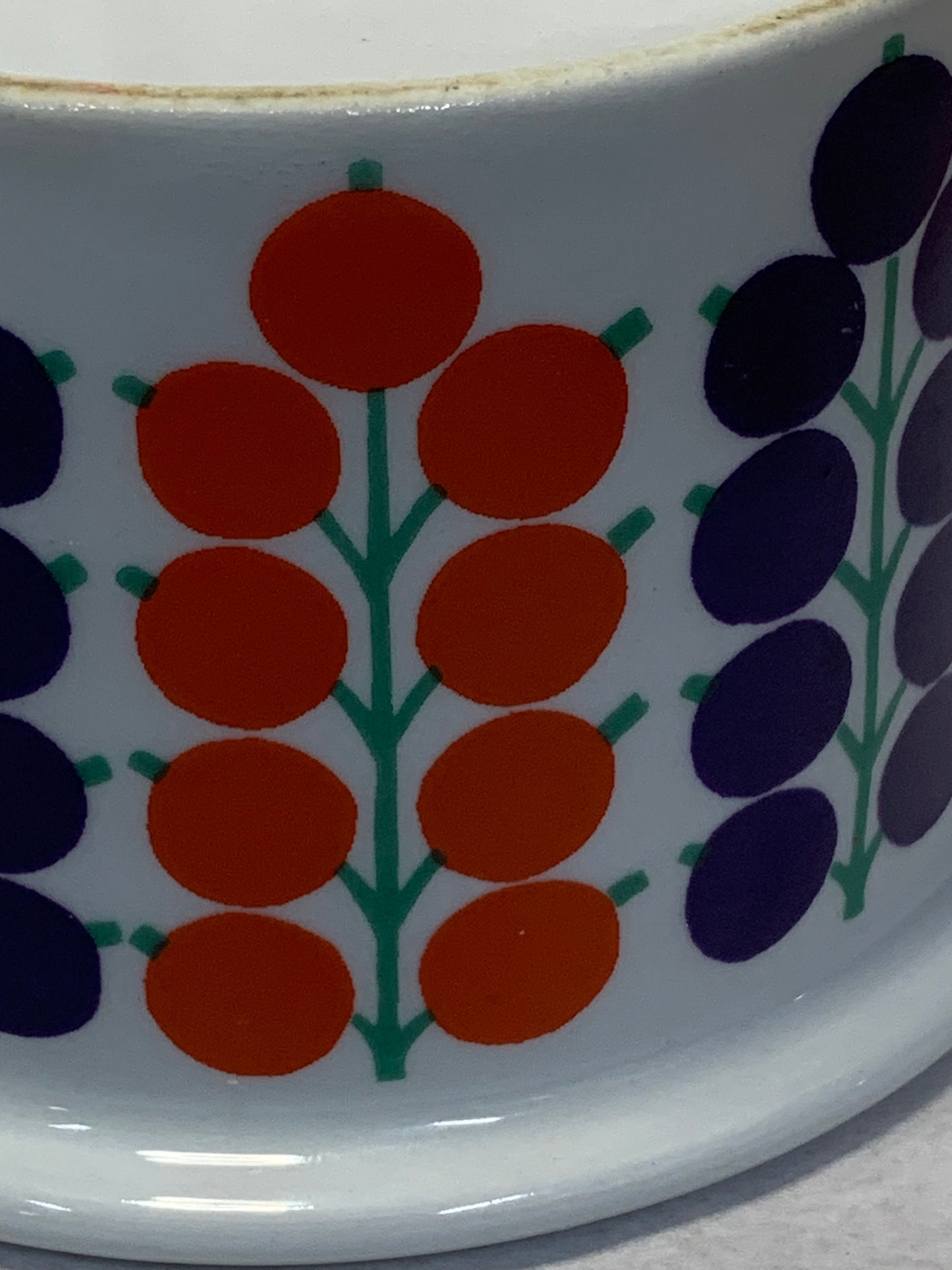 Arabia of Finland — Pomona pattern lidded jar/canister (jam pot or preserve jar), designed by Raija Uosikkinen in the 1960s