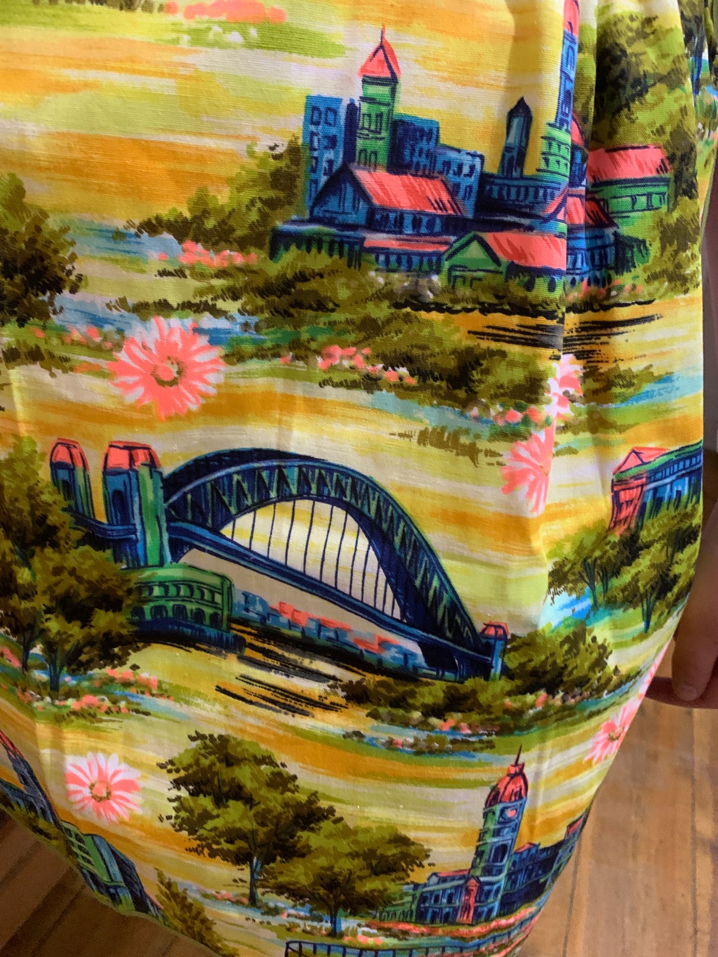 Vintage 1970s Taniwha Apron - Half Apron with Scenic Australian Print