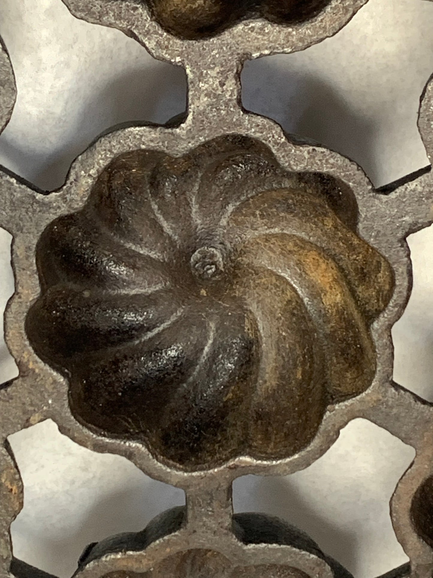 Griswold No. 20 “Turk’s Head” gem/muffin pan, pattern number 953, made roughly 1890–1910s