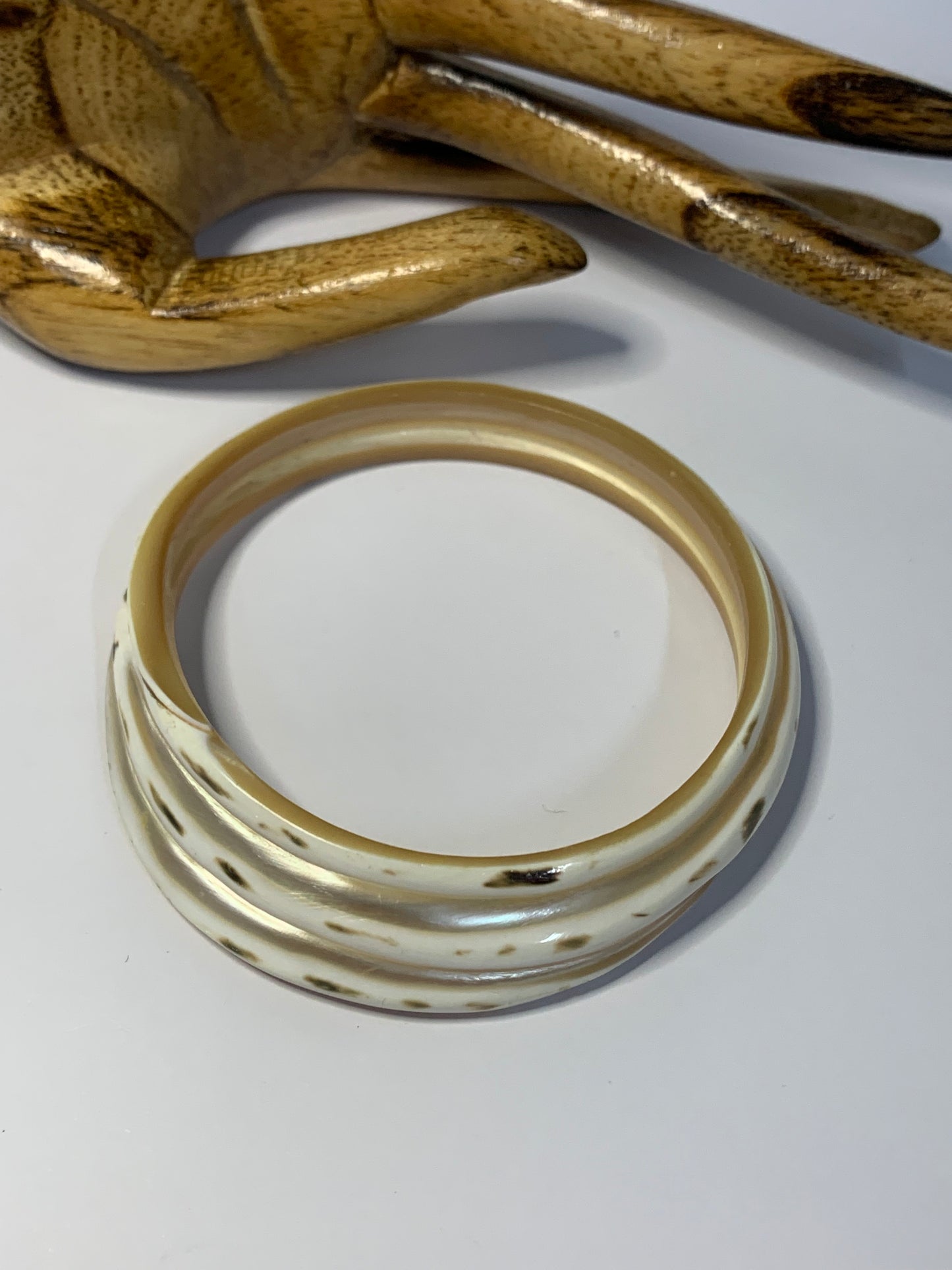 Rare Vintage Shell Bangle