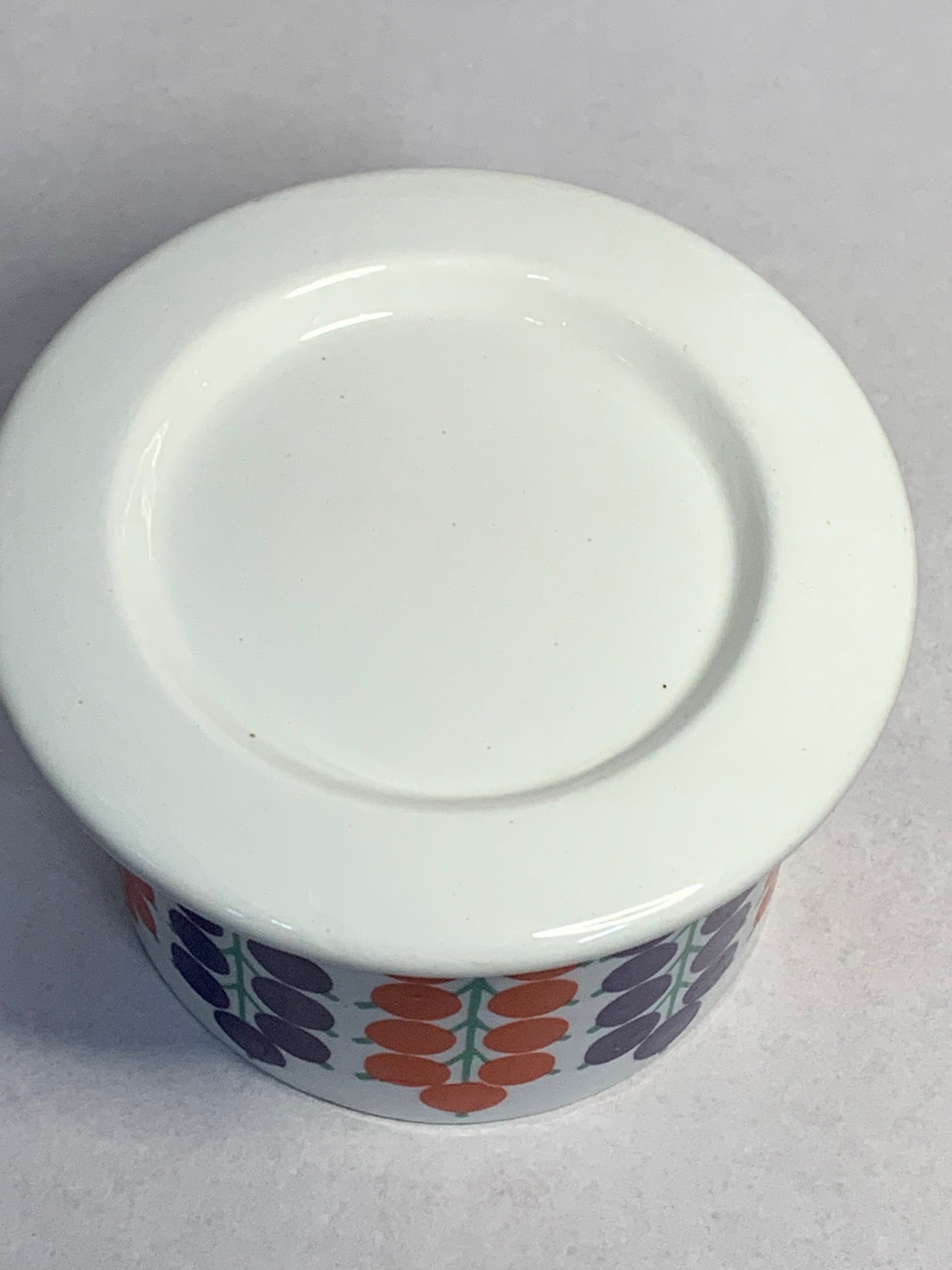 Arabia of Finland — Pomona pattern lidded jar/canister (jam pot or preserve jar), designed by Raija Uosikkinen in the 1960s