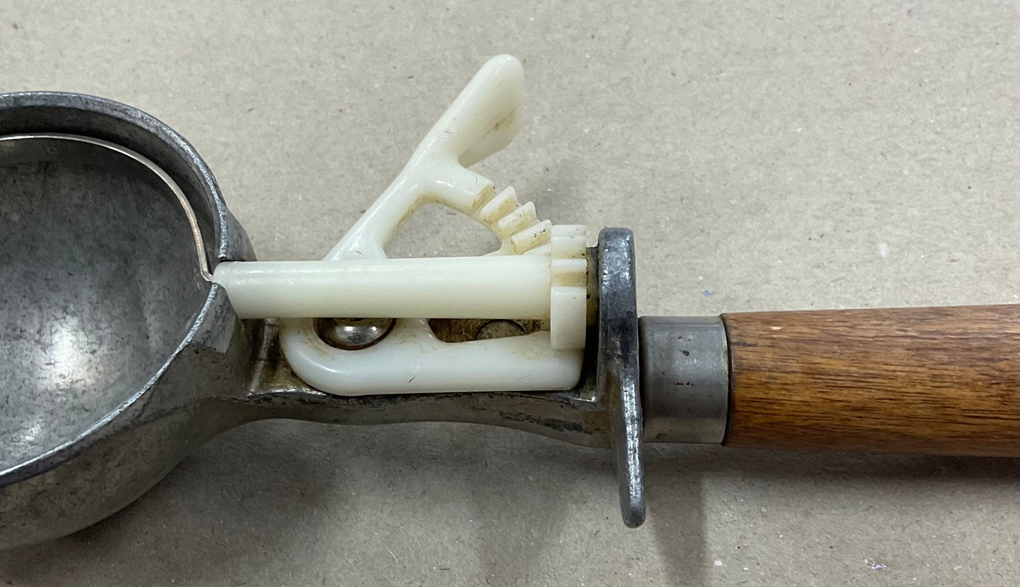 Vintage Icecream Scoop