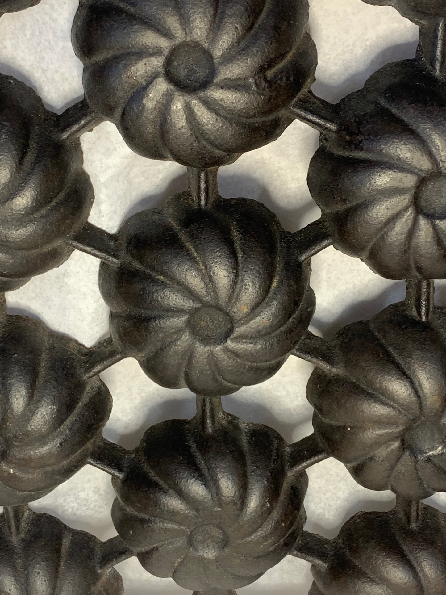 Griswold No. 20 “Turk’s Head” gem/muffin pan, pattern number 953, made roughly 1890–1910s