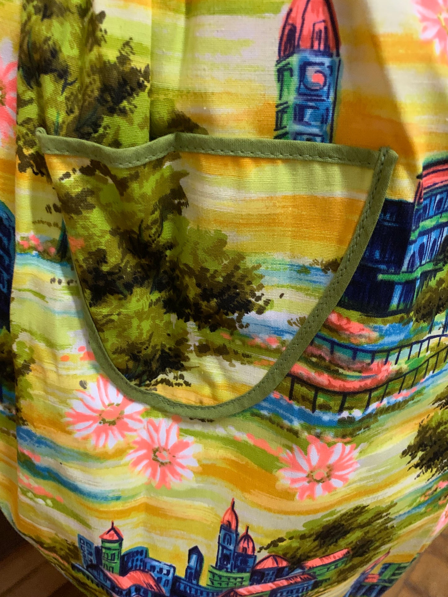 Vintage 1970s Taniwha Apron - Half Apron with Scenic Australian Print