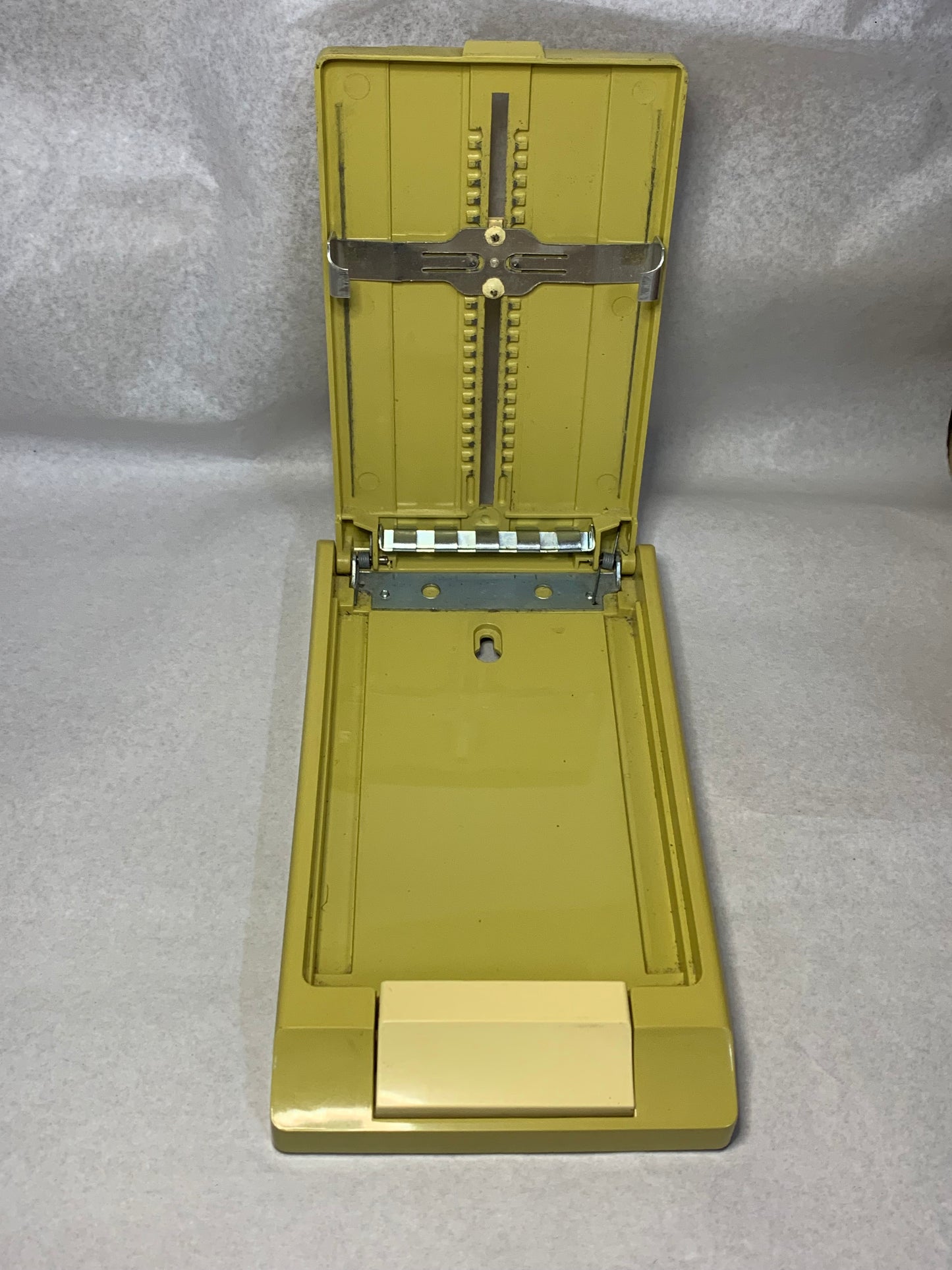 Teledex Model T53-6 telephone list finder / address index, made by Spurway’s Industries Pty. Ltd., Australia (Melbourne), from around the 1960s–70s