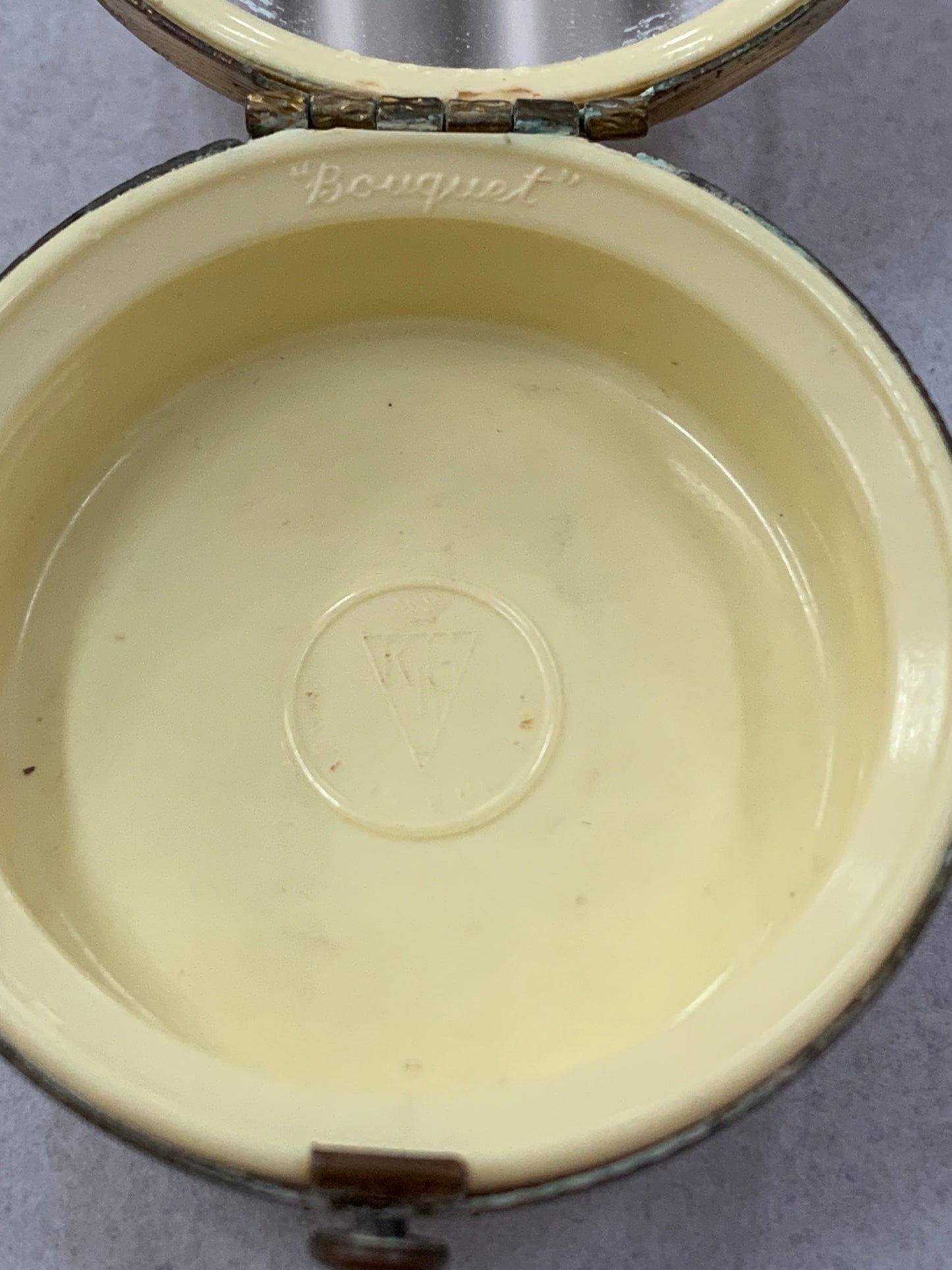 Vintage Kigu “Bouquet” Powder Compact- made in England