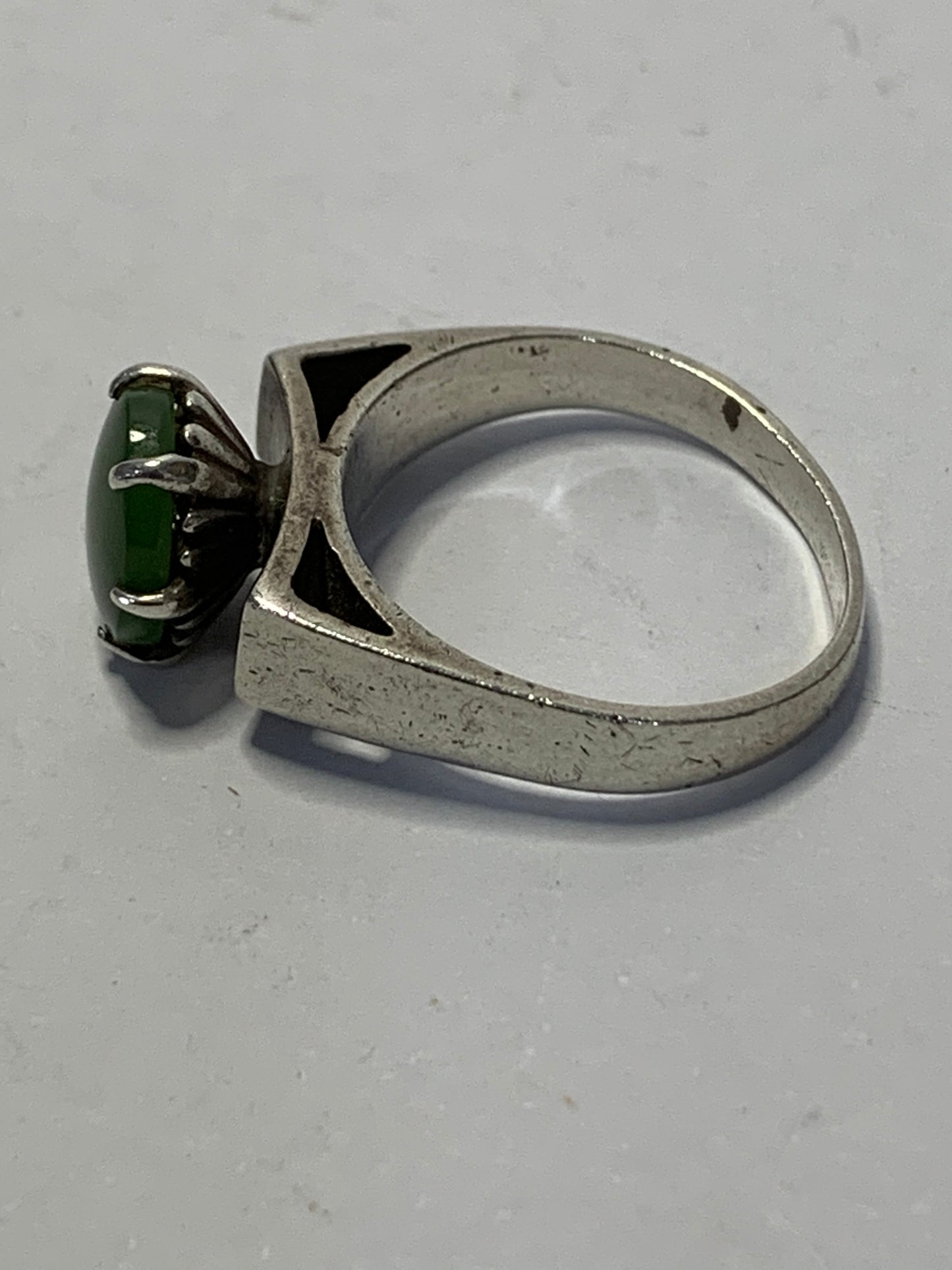 Vintage Sterling Silver Ring featuring an oval cabochon green stone (likely jade or aventurine) in a six-prong setting