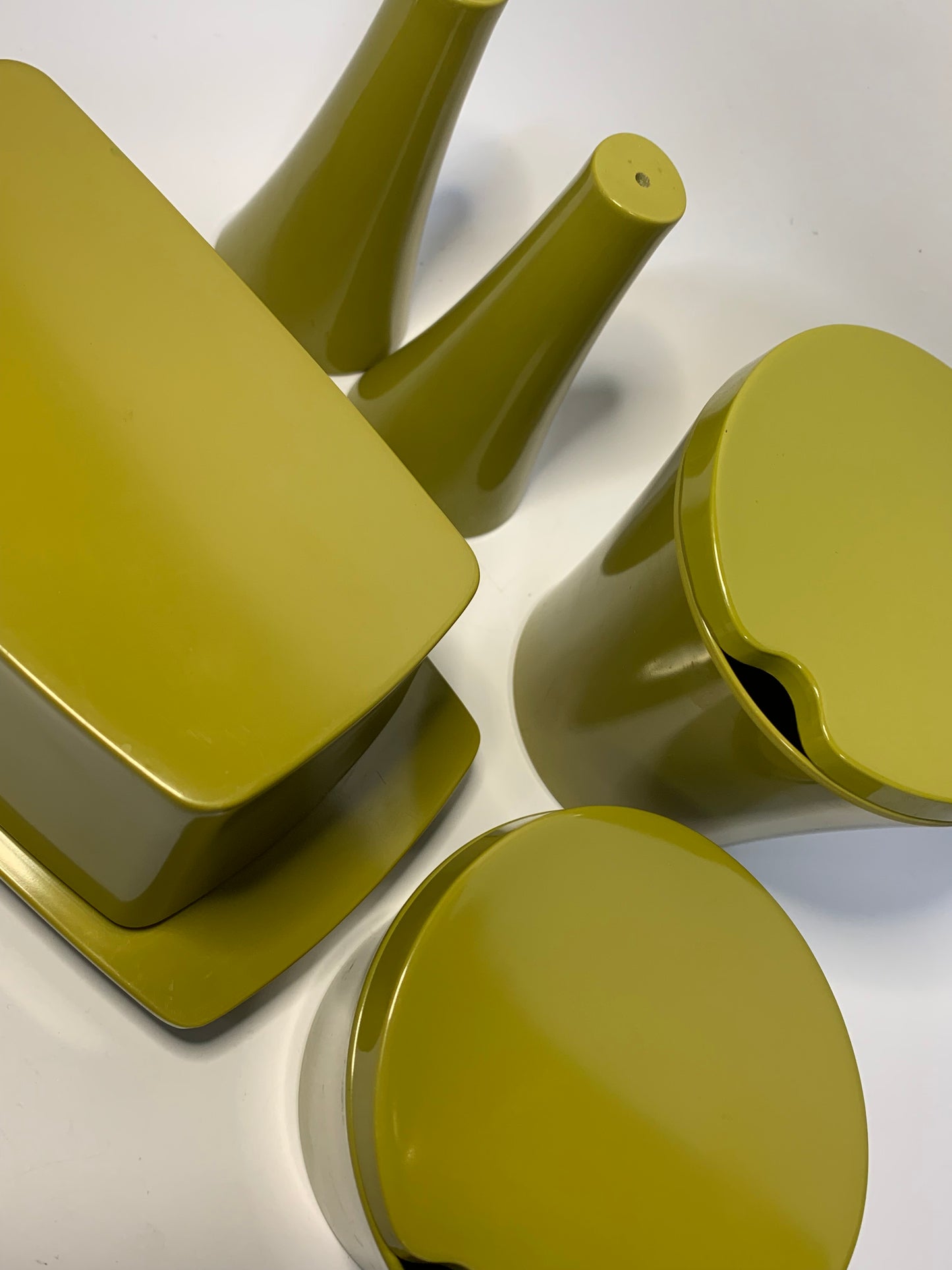 Vintage Australian Melmac Bessemer melamine set in Avocado Green