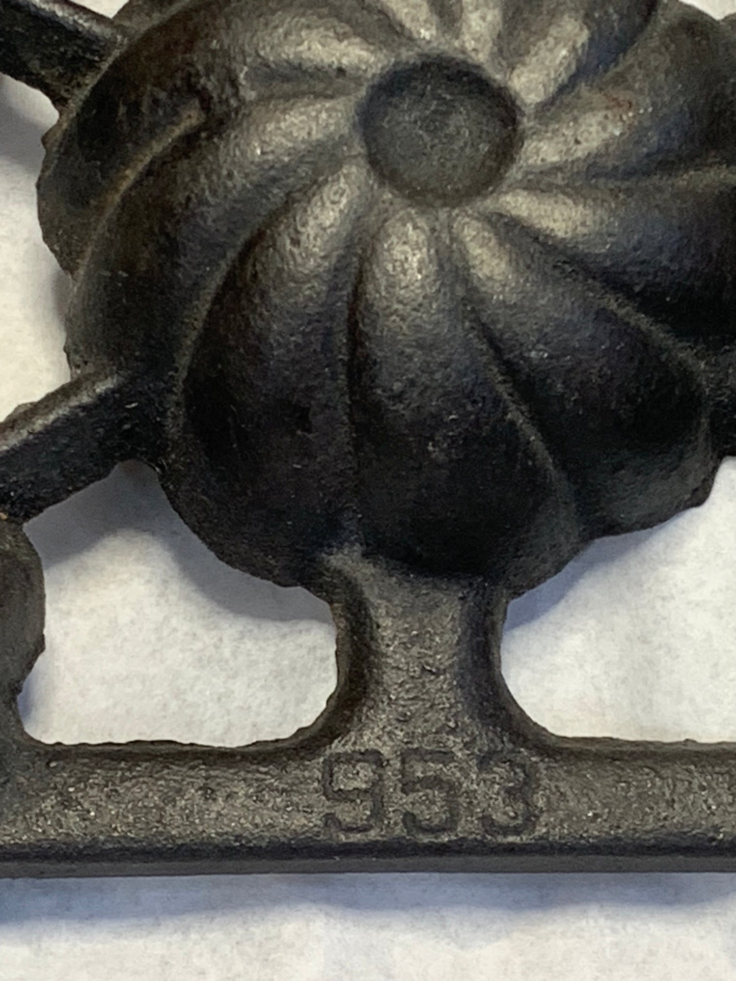 Griswold No. 20 “Turk’s Head” gem/muffin pan, pattern number 953, made roughly 1890–1910s